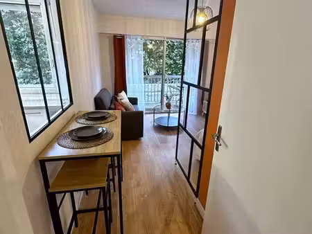 studio meublé 27 m² rénové entièrement – balcon  parking  cuisine séparée  coin nuit – rer