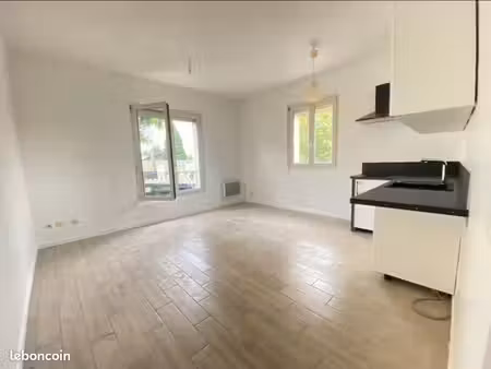 f2 centre de villiers avec terrasse 50m2