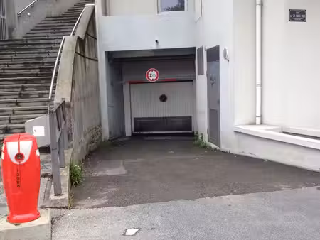 loue place de parking proche gare de vaise