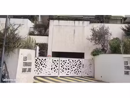 grand garage à louer sur rcm
