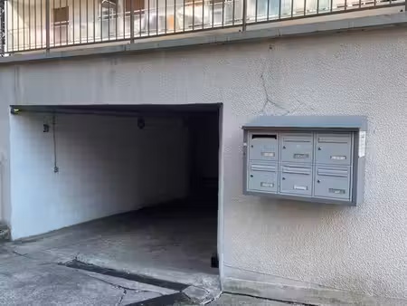 vends parking - 13m² - plein centre de ville-d’avray