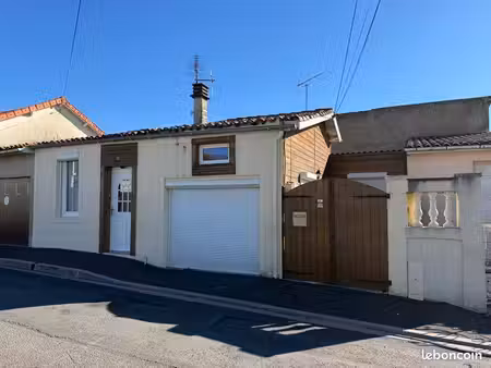 ? maison de ville meublée 4 pièces (3 chambres) – 80 m² – terrasse & rénovation de qualité