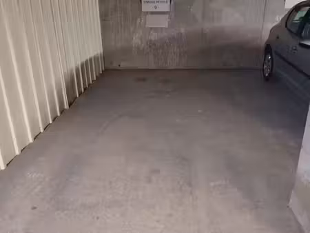 parking 16m2 1ere sous sol badge 170 neuilly sur seine