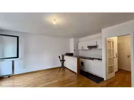 studio 1 pièce 33 m²