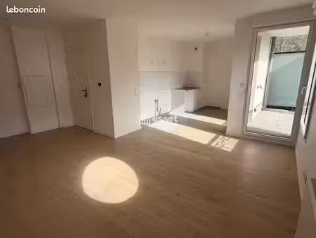 appartement 4 pièces 88.8m² à louer 2200 - suresnes 92150