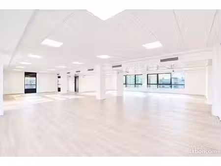 bureaux 702 m²