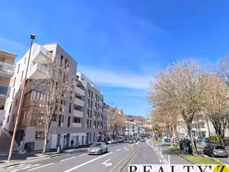 local commercial 710 m²