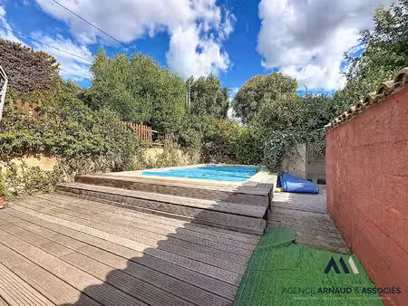 maison de plain-pied avec piscine  grand jardin arboré et beau potentiel