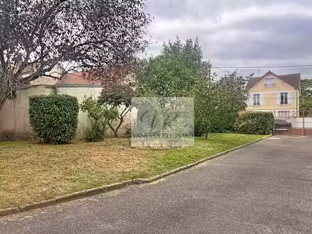 sainte-geneviève-des-bois – appartement 4 pièces  3 chambres avec balcon  parking privatif