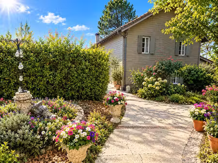propriété de charme avec gîte et piscine aux portes de berge