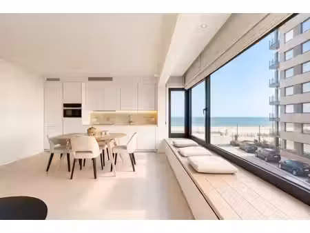 appartement rénové avec style  offrant une vue latérale sur