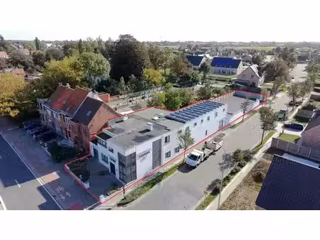 bâtiment d'affaires polyvalent avec propre maison à vendre