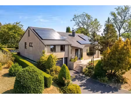villa 4 façades très bien entretenue avec du potentiel !!