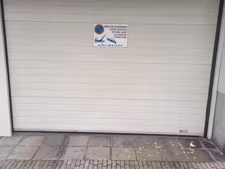 a louer a charleroi vaste garage fermé dans copropriété