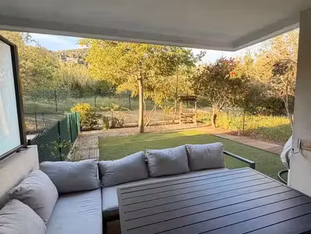 t2 rénové en rez-de-jardin – 38 31 m² / jardin / parking / piscine – la valette-du-var