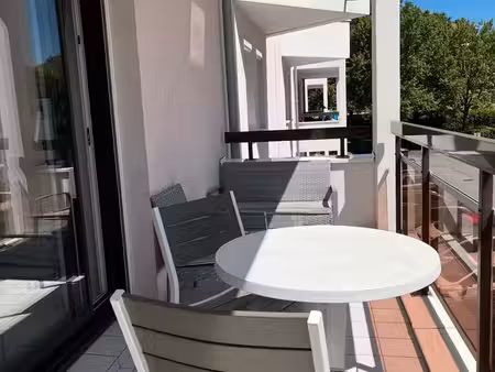 bel apt meublé neuf  balcon