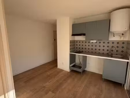 studio t1bis refait à neuf