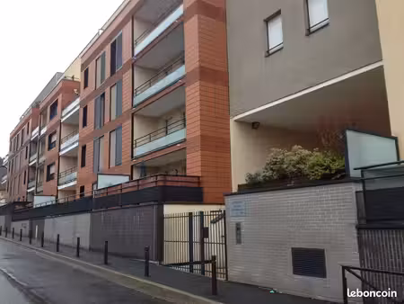 t2 récent avec parking - quartier saint gervais