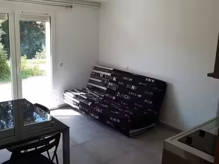 logement meublé de 14 m2  560 toutes charges comprises