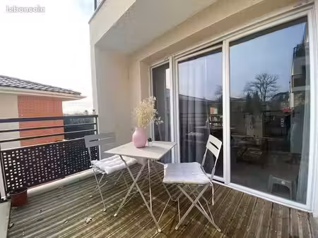 t2 41 m² avec terrasse – 2 parkings sous-sol – saint-jean
