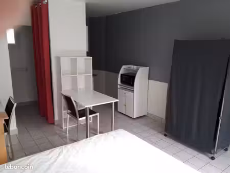 location studio meublé
