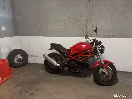 parking moto ou petite voiture