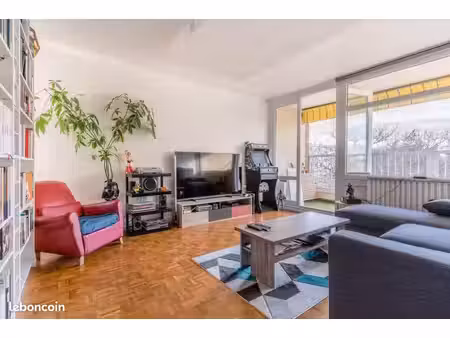 t2 lumineux 50 m² avec balcon  parking et cave – caluire  le vernay