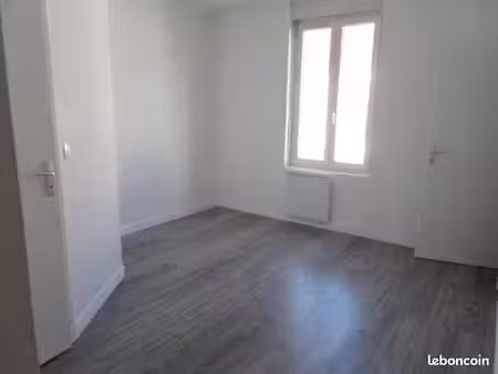 très beau f1bis en duplex  sécurisé et calme