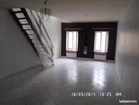 tres beau f3 en duplex entierement carreler