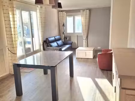 appart t4 2 chambres  balcon  secteur calme proche