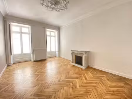 coeur historique de nantes - bau t4 de 82m2