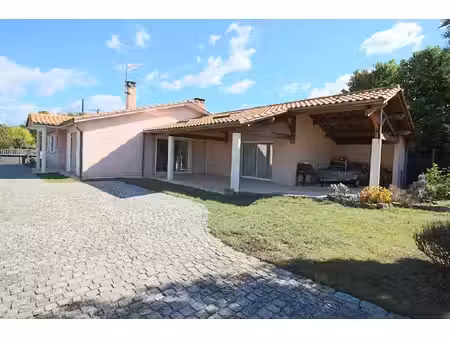 maison 4 chambres avec jardin arboré et garage à ambares et lagrave