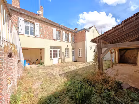 maison ancienne avec 5 chambres au centre de la ferté loupiè