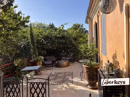 maison d'artiste sur parcelle arborée de 1200m2 avec piscine