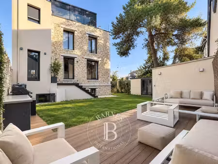 maison de luxe à vendre dans le quartier adamville