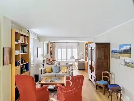 maison de luxe à vendre dans le quartier croisé laroche-rouges barres