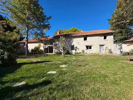 vente maison 4 pièces 122 m² à serigny (86230)  180 000 €