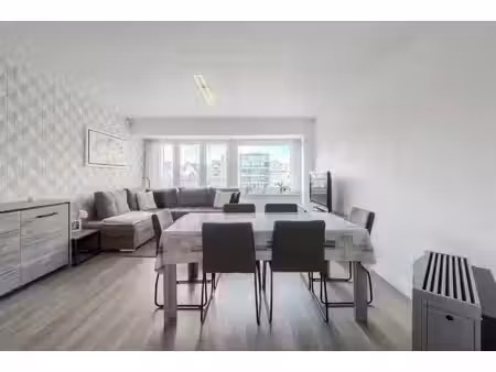 gerenoveerd 2 slaapkamer appartement vlakbij de zeedijk!