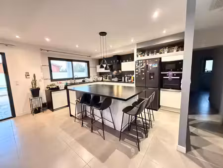magnifique villa contemporaine t5 avec piscine à nègrepelisse