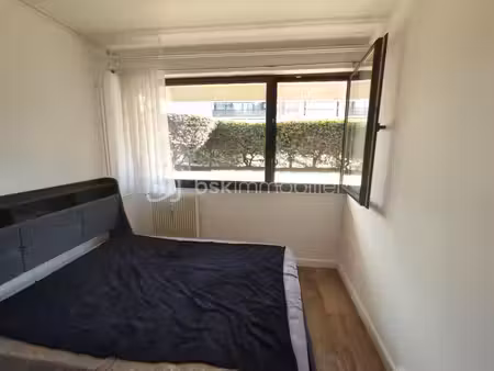 châtenay-malabry – atelier aménagé de 11 74 m² dans un cadre privilégié
