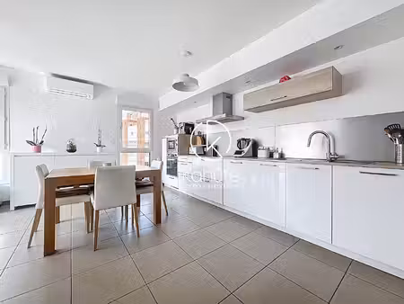 appartement lyon 7  quartier des girondins  4 pièce(s) 78.23m2  3 chambres  terrasse  gara