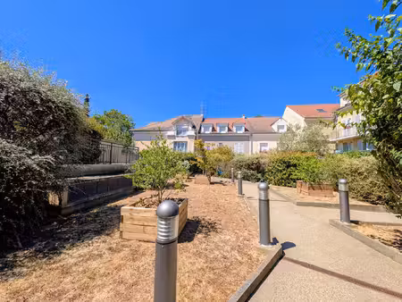 sartrouville - appartement 3 pièces de 61m² avec cave et parking en sous-sol.