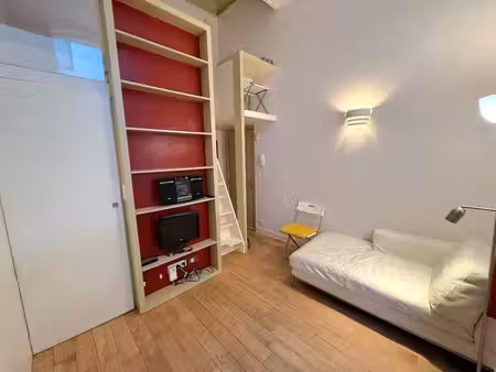 eu/arts loi/place du luxembourg.joli studio en duplex meublé