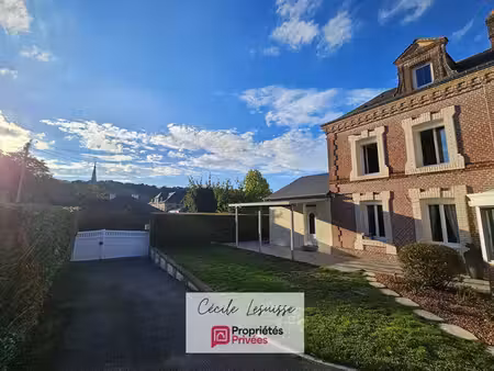 très belle maison de caractère en plein coeur de lillebonne