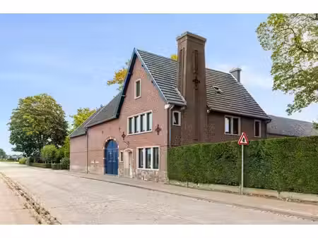ferme carrée avec de nombreuses possibilités