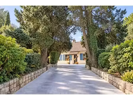 le charme  un jardin soigné et de multiples possibilités