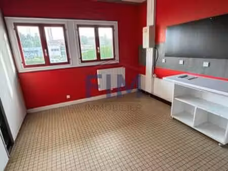 location bureaux et commerces à foucarmont (76340) : à louer / foucarmont