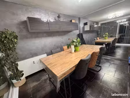 appartement 4 pièces de 84m2  pied du tram
