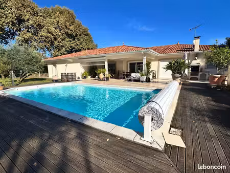 propriété de plain-pied de 190 m² avec studio attenant  piscine et parc arboré de 3 000 m²