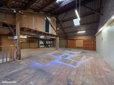 place dans un atelier partagé en hypercentre d'angers